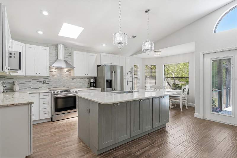 3 bedroom Single Family Residence at 5274 WHITE SAND CIRCLE, PLACIDO BAYOU, ST PETERSBURG — photo 2