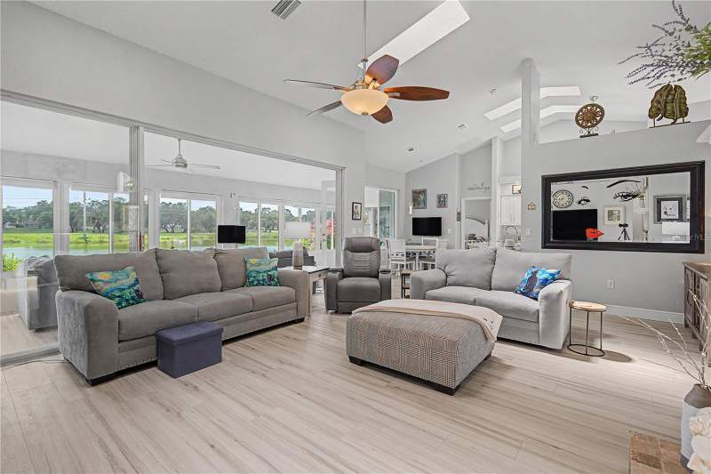 3 bedroom Single Family Residence at 6207 Huntington Drive, Silver Oaks, Zephyrhills — photo 4