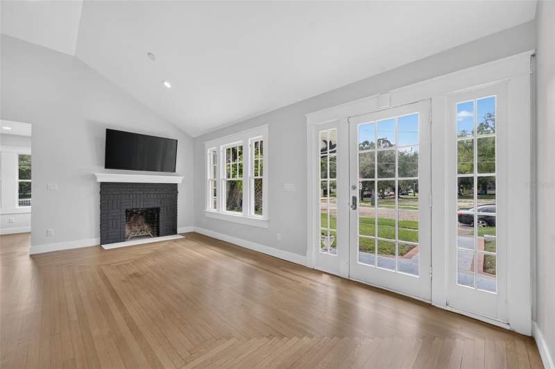 4 bedroom Single Family Residence at 323 E Amelia Street, Highland Park Add, Orlando — photo 4