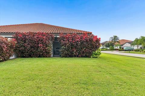 2324 Springhaven Lane, Lakewood Ranch FL - photo 8 of 62
