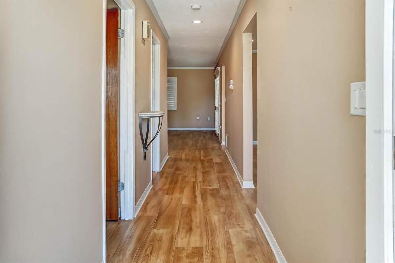 2 bedroom Single Family Residence at 117 Home Park Road, East Gate, Venice — photo 4