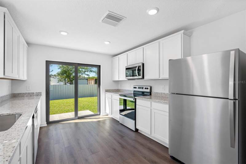 2 bedroom Single Family Residence at 2024 Waterfall Drive, Spring Hill, Spring Hill — photo 5