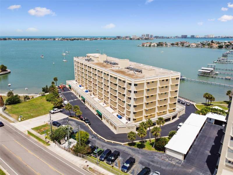 Harbour Club Condo