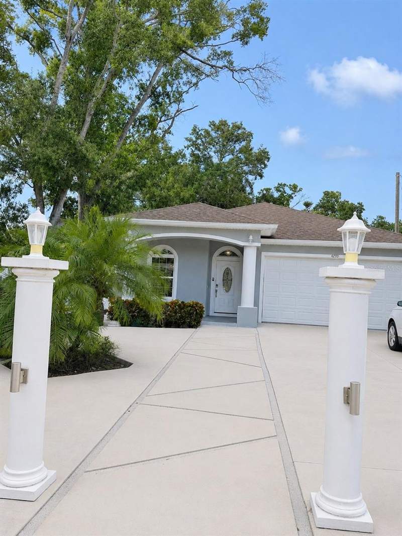 4 bedroom Single Family Residence at 4293 W Humphrey Street, Tampa, Tampa — photo 4