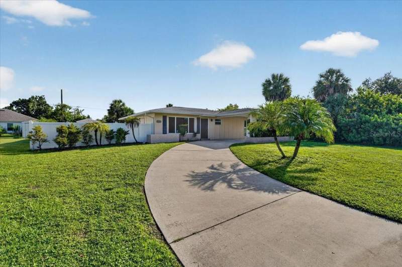 2 bedroom Single Family Residence at 20286 Benton Avenue, Port Charlotte Sec 018, Port Charlotte — photo 2