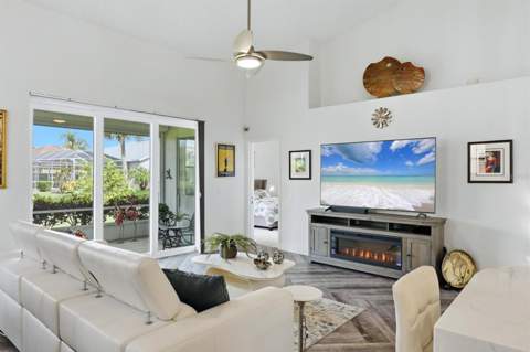 8945 Whitemarsh Avenue, Sarasota FL - photo 9 of 63