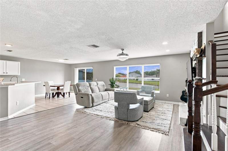 4 bedroom Single Family Residence at 10922 Subtle Trail Drive, South Fork Unit 3, Riverview — photo 4