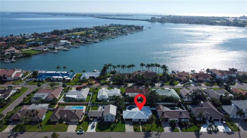3 bedroom Single Family Residence at 5853 Leeland Street, Bayway Isles, St Petersburg — photo 3