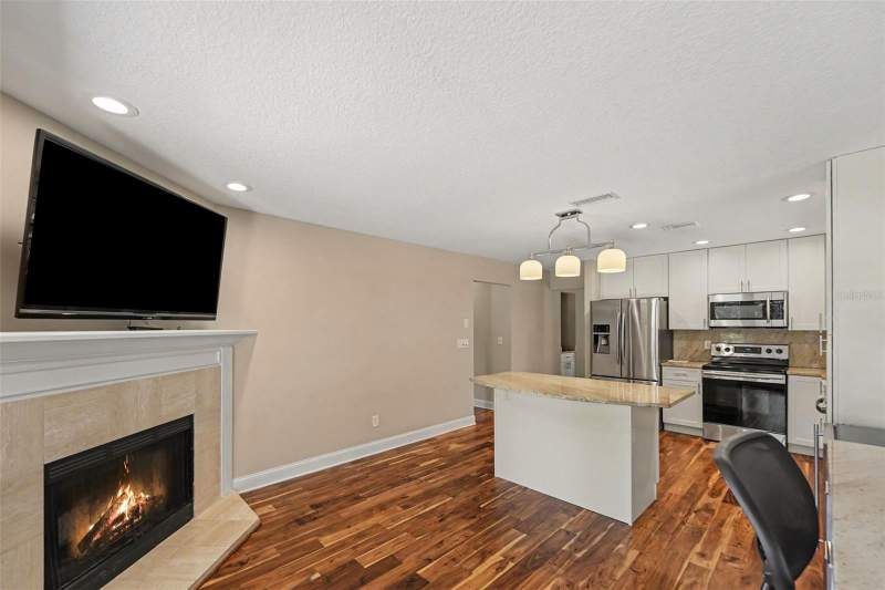 2 bedroom Townhouse at 1683 Watermark Circle, Watermark Condo, St Petersburg — photo 4