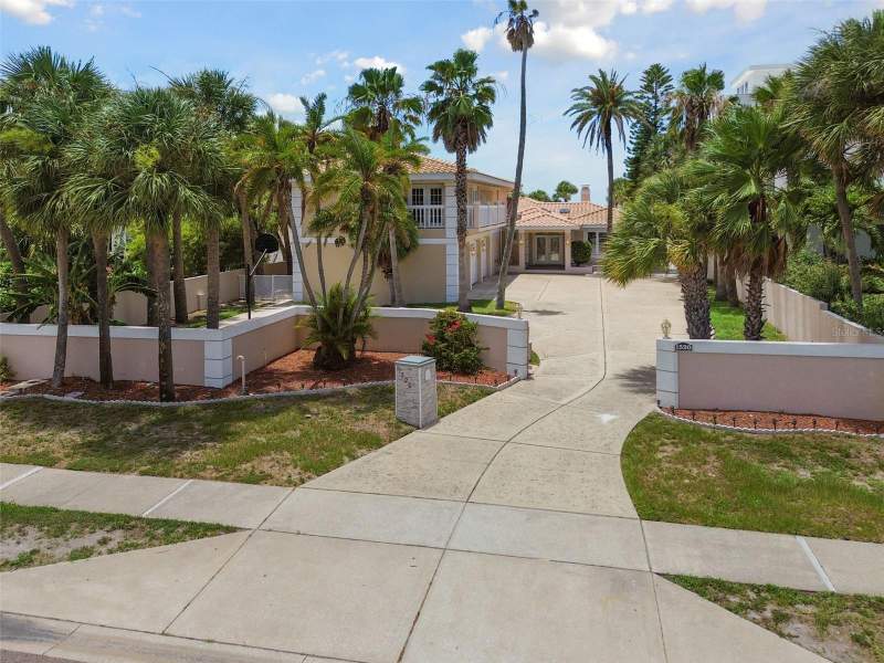 6 bedroom Single Family Residence at 1520 Gulf Boulevard, Belleair Beach Unit 1 Unrec, Belleair Beach — photo 3