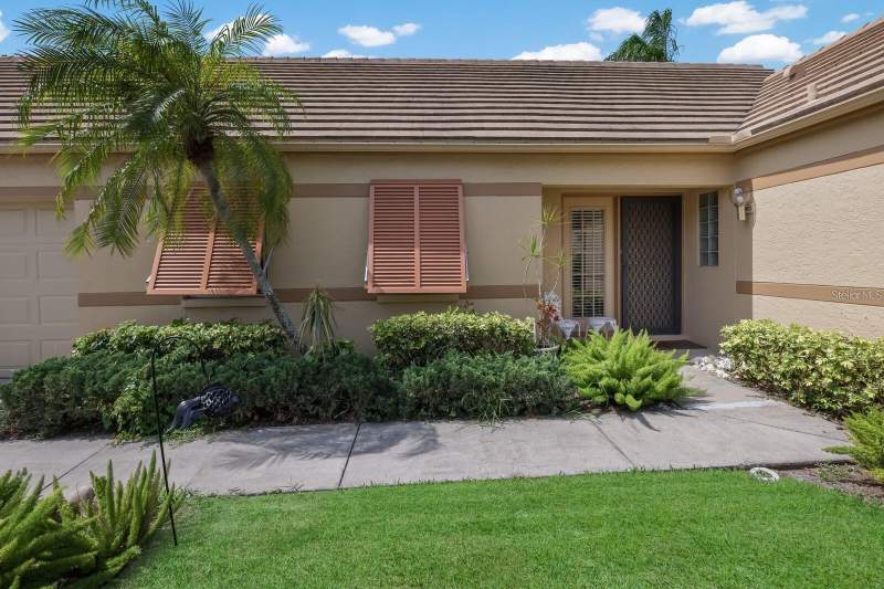 2 bedroom Townhouse at 3520 57th Avenue Circle, Lakebridge South Ph A & B, Bradenton — photo 2