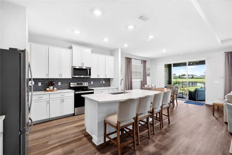 4 bedroom Single Family Residence at 18009 Tavernside Trail, Star Farms Ph V, Lakewood Ranch — photo 3