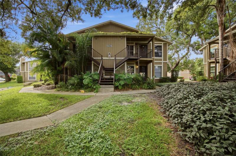 14315 HANGING MOSS CIRCLE #101 home for sale in The Oaks Condos for Sale: 2 Listings, Median $120K