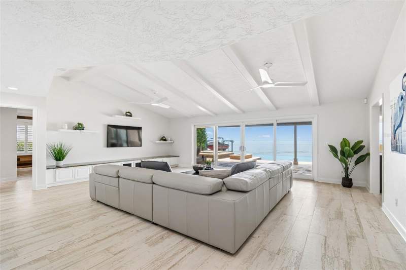 4 bedroom Single Family Residence at 2038 Carolina Avenue, Venetian Isles, St Petersburg — photo 3