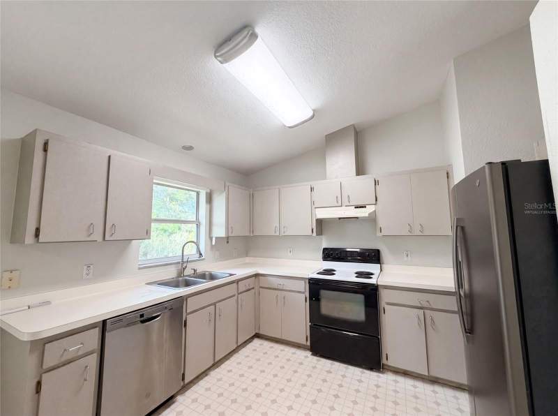 3 bedroom Single Family Residence at 17956 SW 25th Avenue Road, Marion Oaks 04, Ocala — photo 2