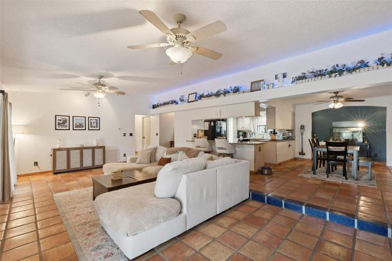 4 bedroom Single Family Residence at 855 Benchwood Drive, Oak Forest Unit 3, Winter Springs — photo 3
