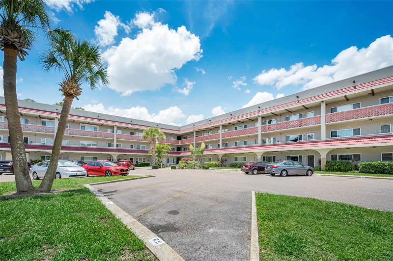 2 bedroom Condominium at 2072 Australia Way #32, On Top Of The World, Clearwater — photo 4