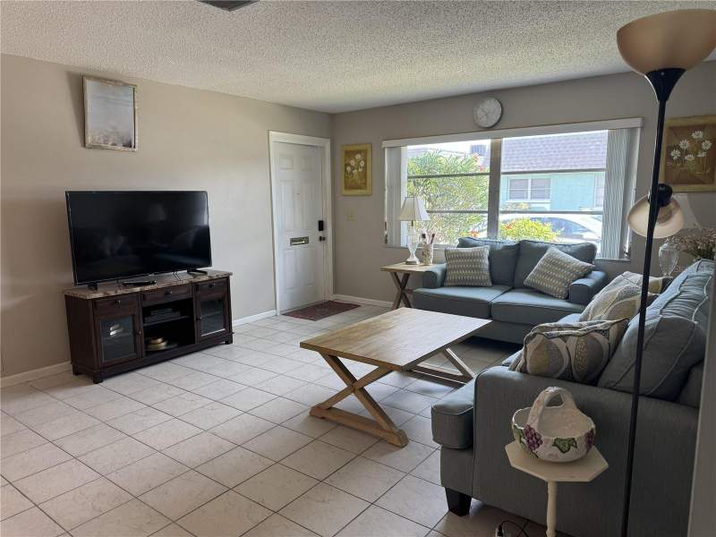 2 bedroom Condominium at 7007 Versailles #n/a, Vendome Village, Pinellas Park — photo 2