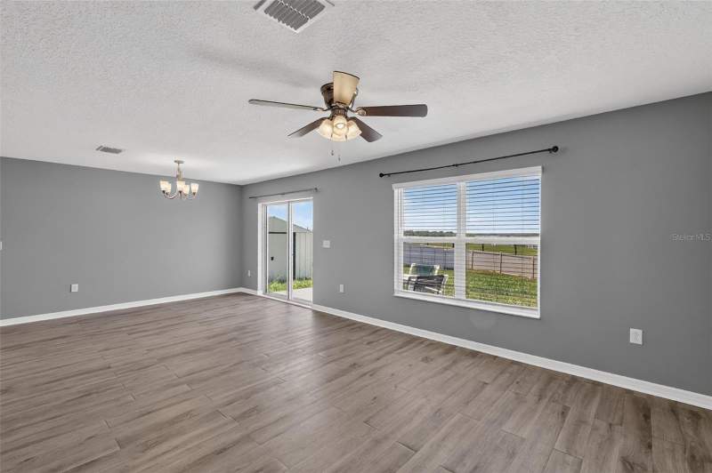 3 bedroom Single Family Residence at 2465 Begonia Street, Gdns/Lake Jackson Rdg Ph 3, Mascotte — photo 3