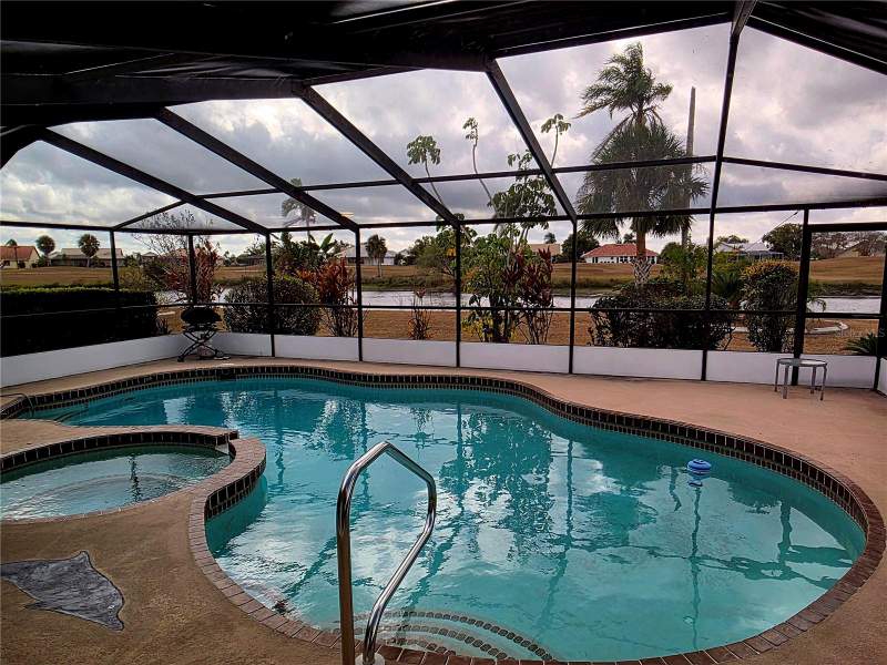 3 bedroom Single Family Residence at 1924 New Bedford Drive, Sun City Center Unit 32B, Sun City Center — photo 2