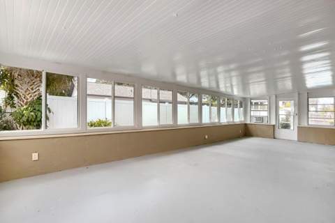 208 Flamingo Dr, Apollo Beach FL - photo 9 of 17