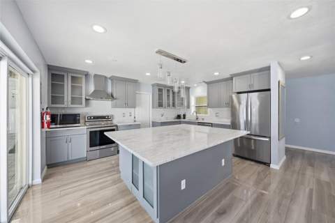 10717 Donbrese Avenue, Tampa FL - photo 9 of 39
