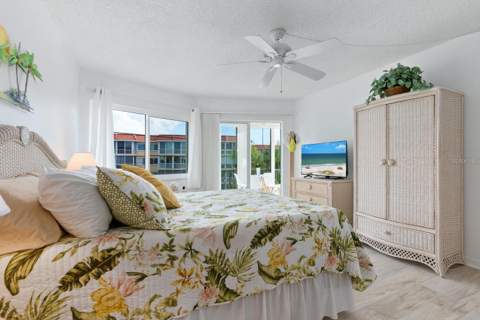 1250 N Portofino Drive #304, Sarasota FL - photo 19 of 45