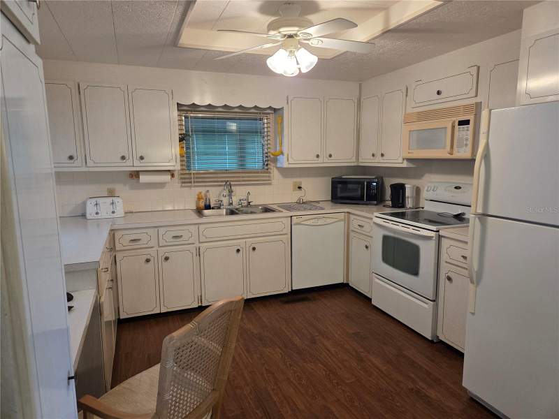 2 bedroom Mobile Home at 9900 ULMERTON ROAD #13, GROSSE POINTE CO-OP INC UNREC, LARGO — photo 3