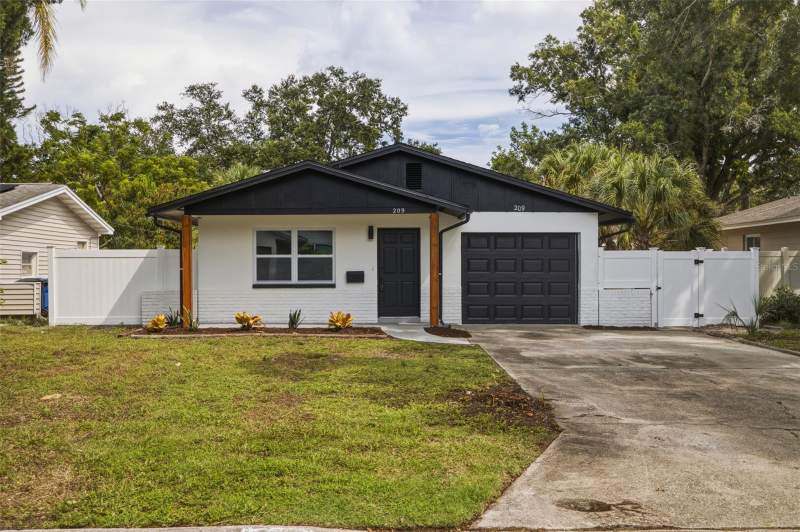 209 SE MONROE CIRCLE home for sale in North St Petersburg