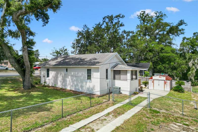 3 bedroom Single Family Residence at 2000 South Street, Leesburg Floral Heights, Leesburg — photo 3