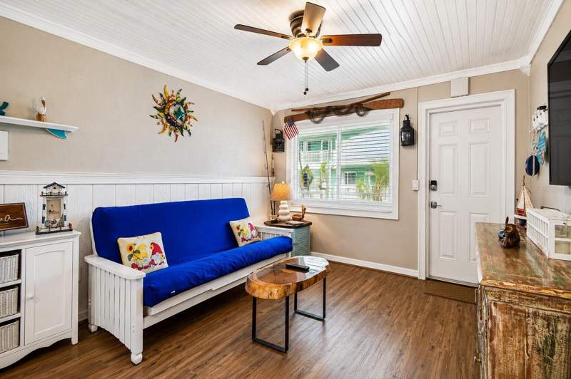 1 bedroom Condo - Hotel at 11730 Gulf Boulevard #32, Tropic Terrace Apt, St Petersburg — photo 3