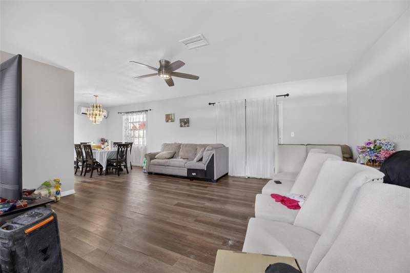 3 bedroom Single Family Residence at 202 9th Street, Blue & Red, Ruskin — photo 2