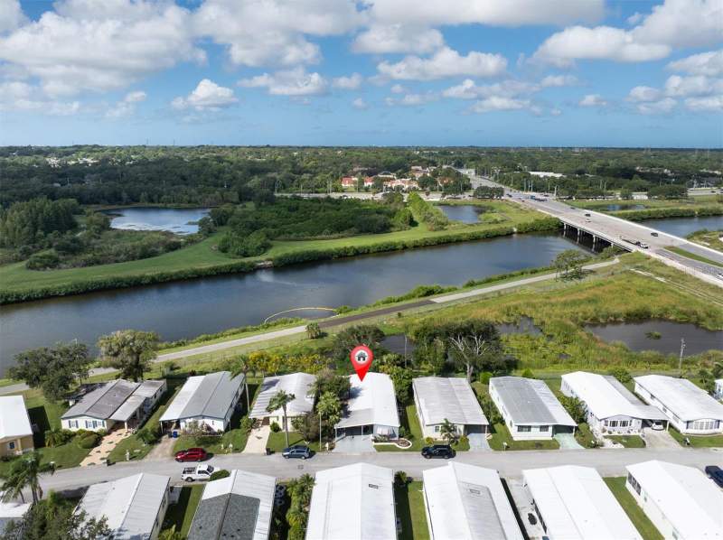 2 bedroom Manufactured Home at 347 Canal Way, Gull-Aire Village, Oldsmar — photo 2