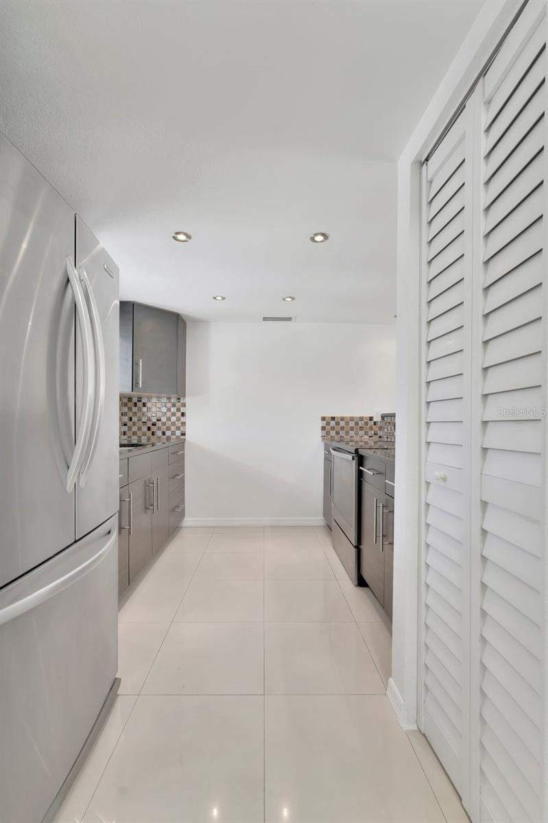 1 bedroom Condominium at 592 100th Avenue #201, Pine Rush Villas Con, St Petersburg — photo 4
