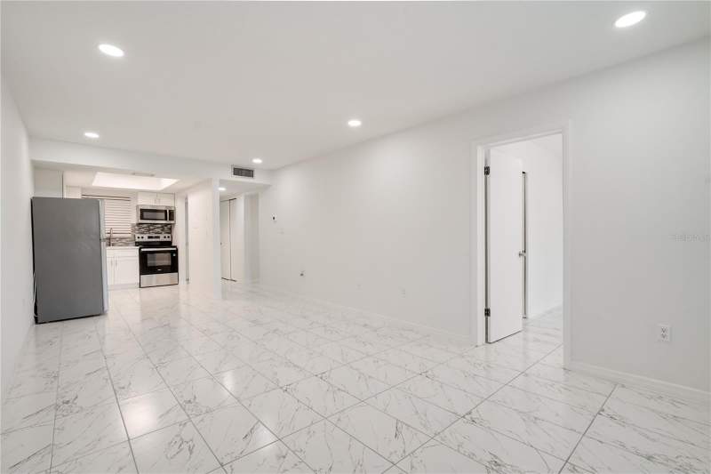1 bedroom Condominium at 4013 Lake Bayshore Dr #107, Bayshore On The Lake Apartments, Bradenton — photo 5