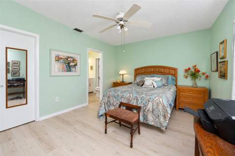 6468 Hamlet Drive #B, Englewood FL - photo 13 of 40