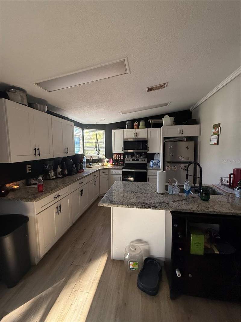 3 bedroom Manufactured Home at 8602 Treasure Island Road, Howell Park, Leesburg — photo 3