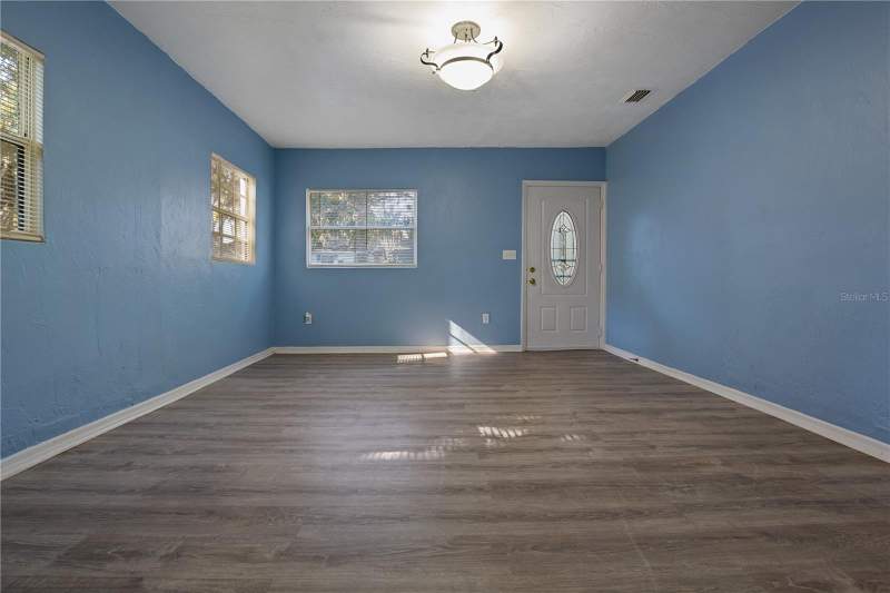 4 bedroom Single Family Residence at 637 Vera Street, Perry Lt 04 Blk 17 Kingston, Daytona Beach — photo 4