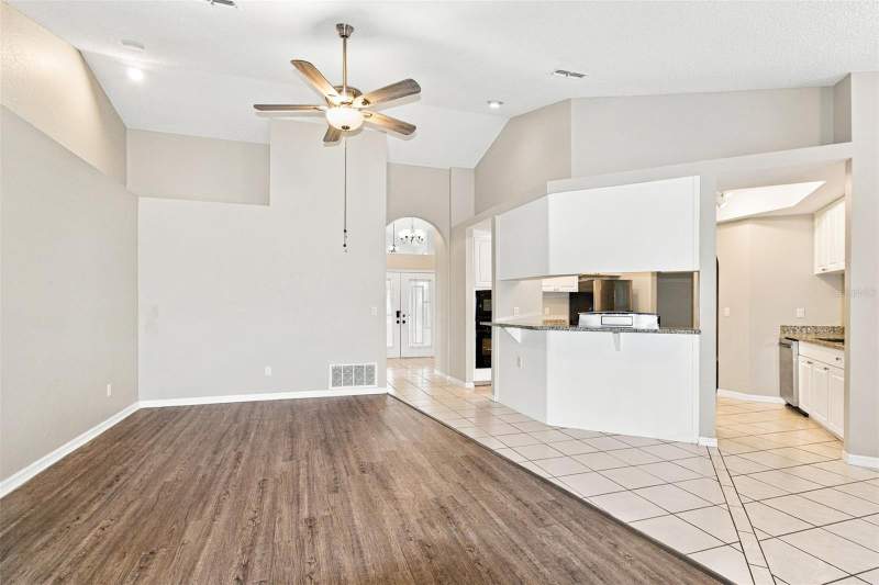 3 bedroom Single Family Residence at 4415 Las Palmas Avenue, Berkeley Manor, Spring Hill — photo 3