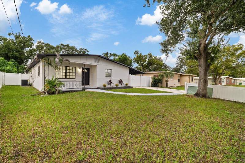 4 bedroom Single Family Residence at 9410 N Valle Drive, Tampas North Side Country Clu, Tampa — photo 5
