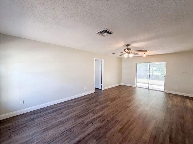 2 bedroom Single Family Residence at 5064 Bromley Avenue, Spring Hill, Spring Hill — photo 3