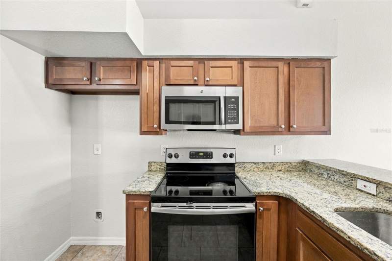 3 bedroom Single Family Residence at 12617 Social Drive, Country Club Estates, Hudson — photo 5