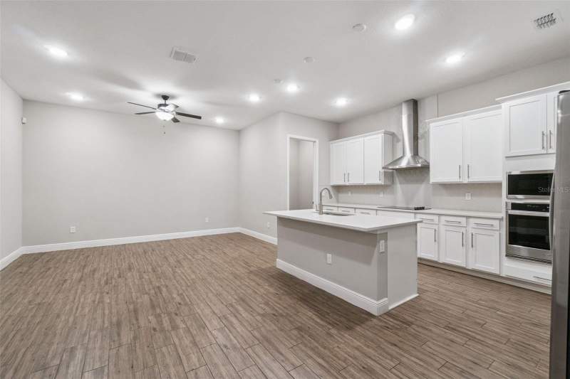 4 bedroom Townhouse at 6447 Cyrils Drive, Weslyn Park Ph 1, St Cloud — photo 3