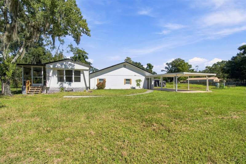 5 bedroom Manufactured Home at 8719 S Meadowview Circle, Green Grass Acres First Add, Tampa — photo 5