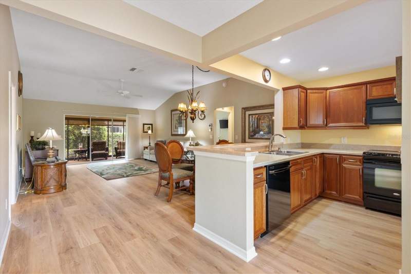 3 bedroom Single Family Residence at 2346 Grenadier Way, The Villages, The Villages — photo 4