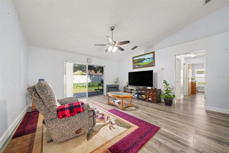 3 bedroom Single Family Residence at 2303 Weathered Wood Drive, Village At Lake Pointe, Leesburg — photo 5