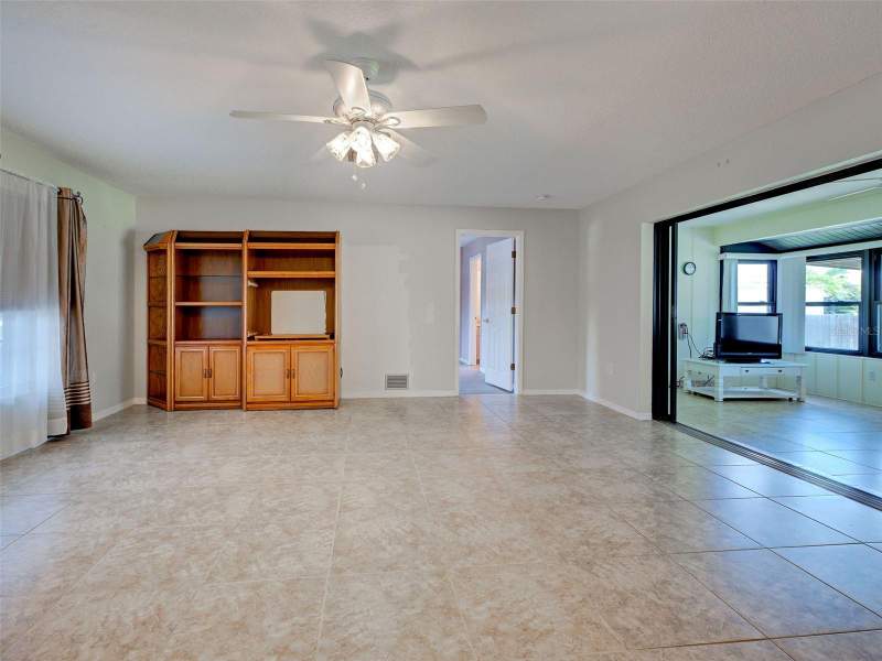 2 bedroom Single Family Residence at 11081 Magdalena Avenue, Port Charlotte Sec 065, Englewood — photo 4