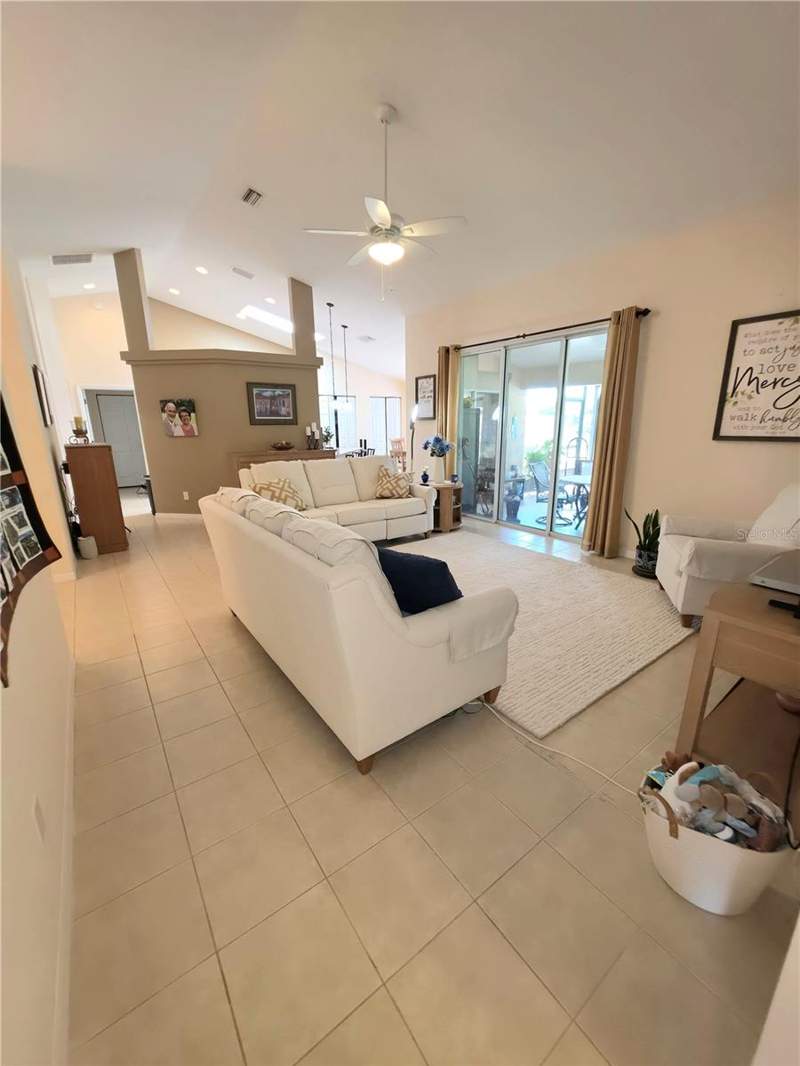5 bedroom Single Family Residence at 3910 SW 103rd Street Road, Ocala Waterway Estate, Ocala — photo 4