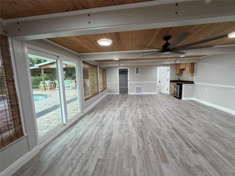 8715 Driftwood Drive, Tampa FL - photo 8 of 41