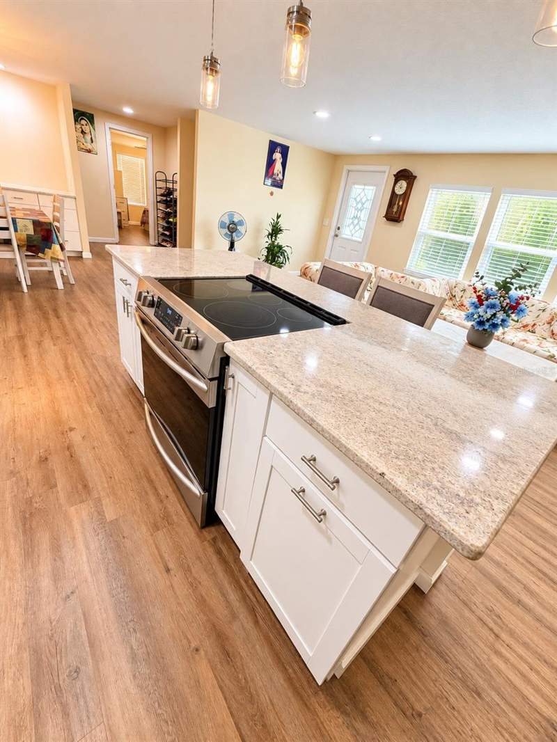 3 bedroom Mobile Home at 921 Faith Circle #35, Country Retreat Co-Op, Bradenton — photo 5
